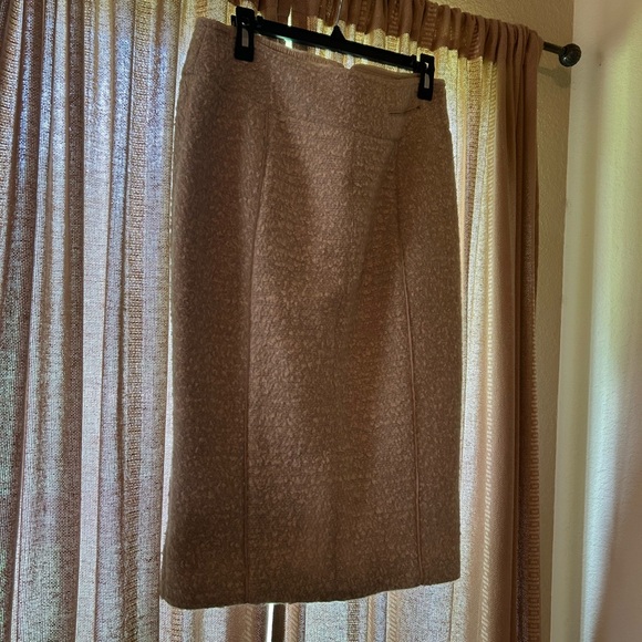 Donna Karan Boucle Textured Cashmere pencil skirt - Picture 4 of 6